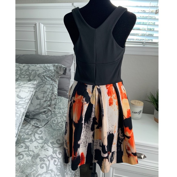 Sleeveless V Neck Dress with Zipper & pockets - Picture 2 of 6